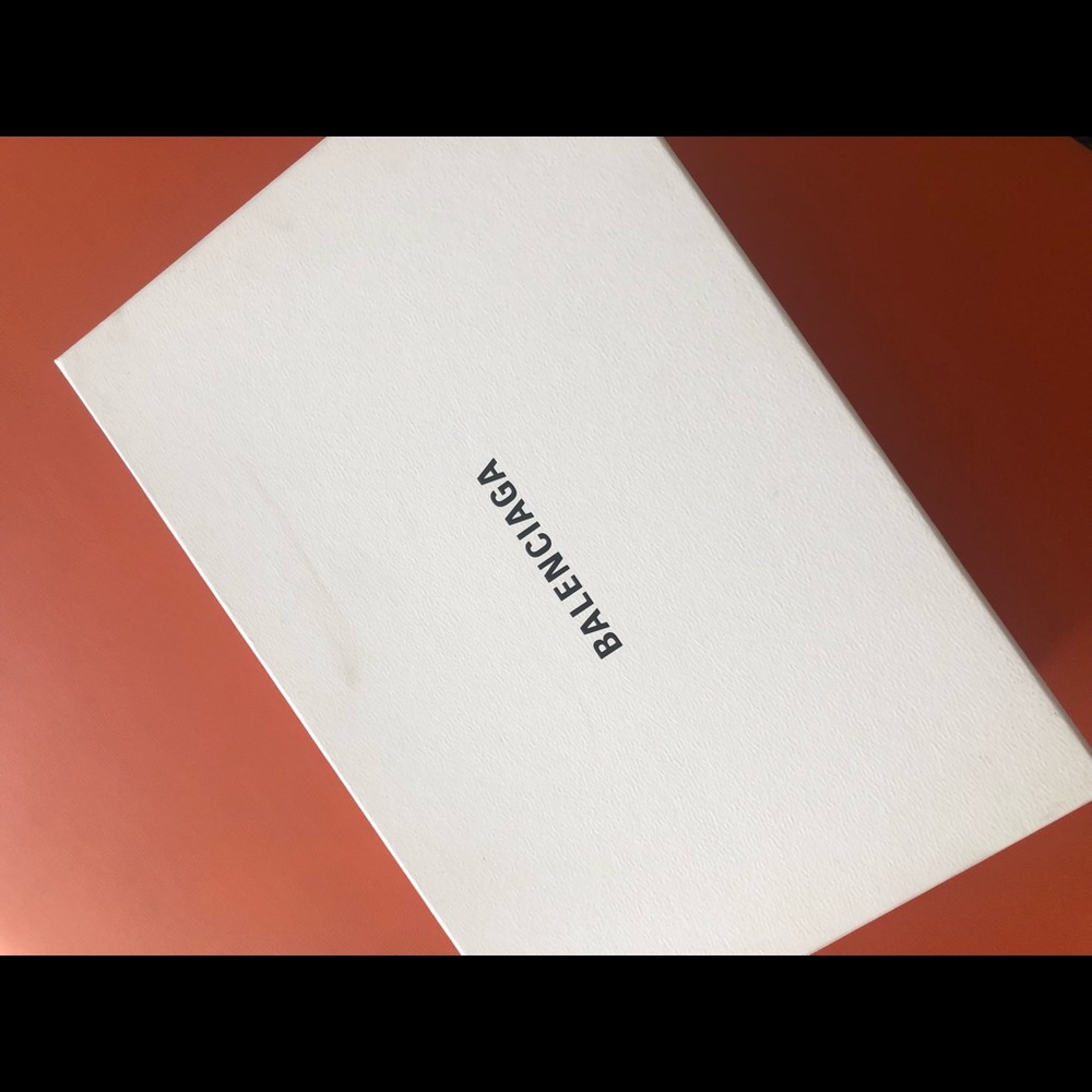 Balenciaga - Picture 5 of 8